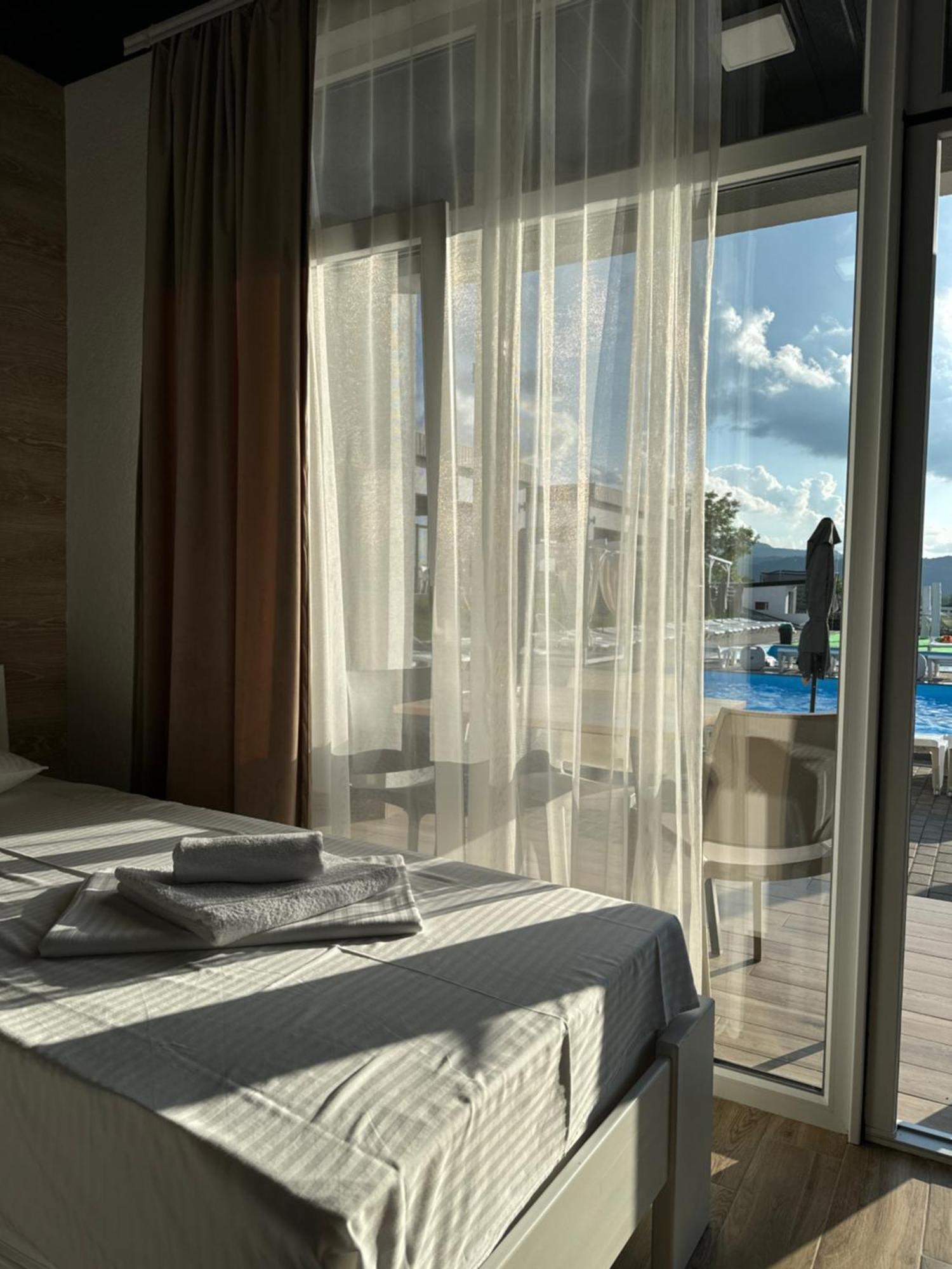 Modern House Hotel Solotvyno Exterior photo