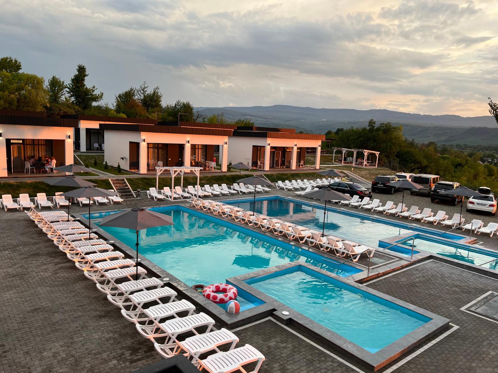 Modern House Hotel Solotvyno Exterior photo